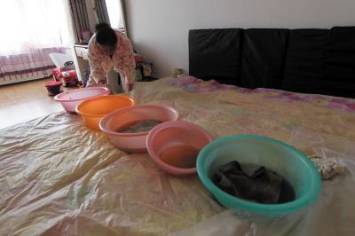 临汾楼上漏水，住户失联，小区没物管，业主维权难！律师来支招……
